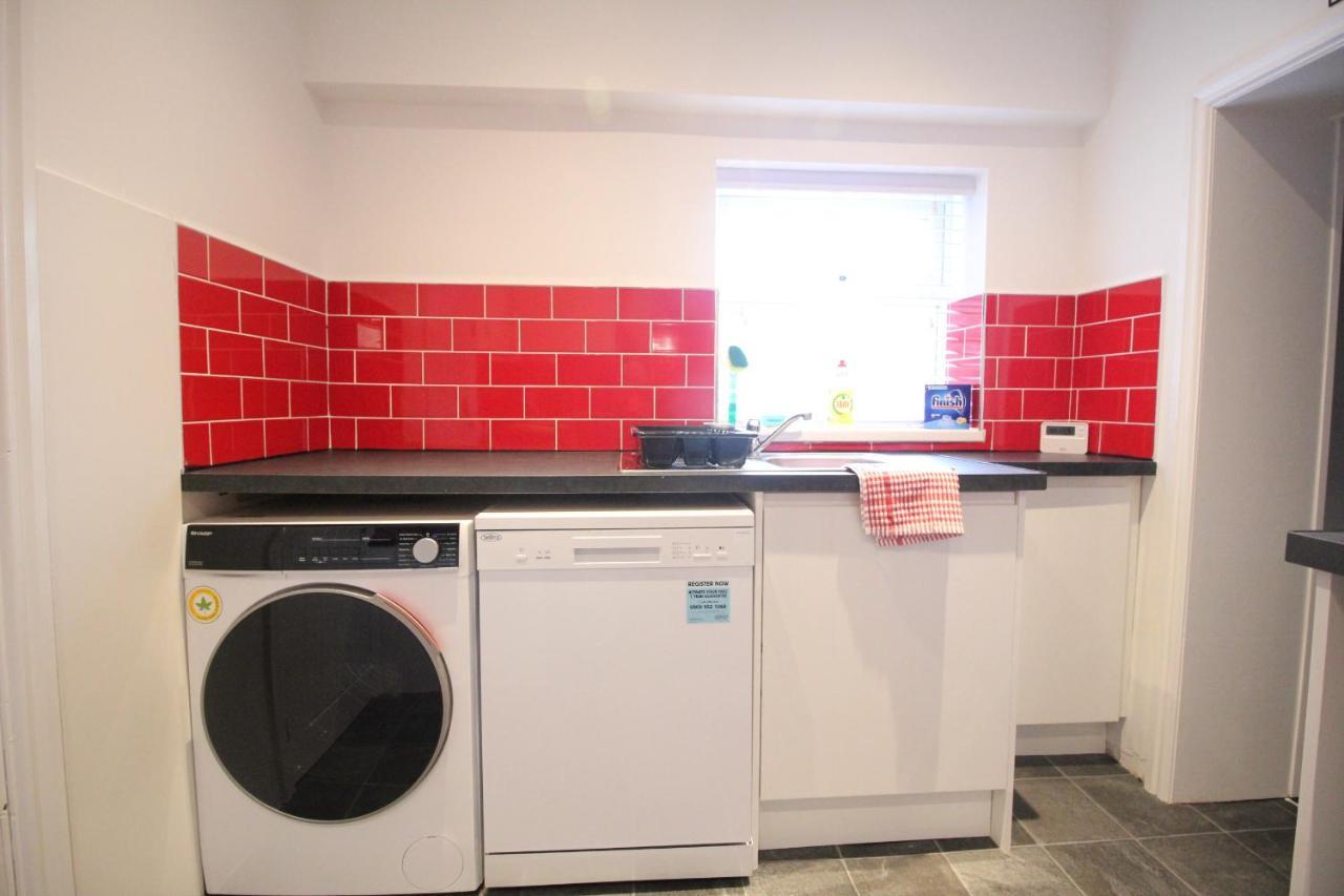 Media Manor - Fully Refurbished In 2022 - Large 6 Bedrooms, 3 Bathrooms Plus Media Games Room Blackpool Exteriör bild