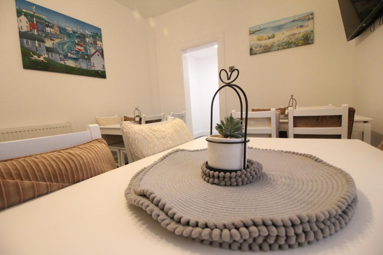 Media Manor - Fully Refurbished In 2022 - Large 6 Bedrooms, 3 Bathrooms Plus Media Games Room Blackpool Exteriör bild