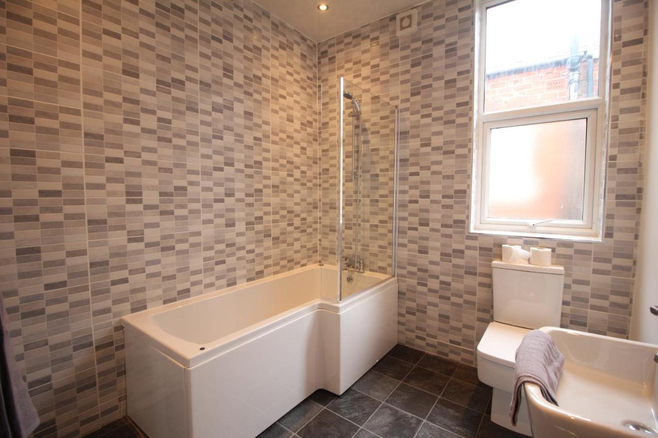 Media Manor - Fully Refurbished In 2022 - Large 6 Bedrooms, 3 Bathrooms Plus Media Games Room Blackpool Exteriör bild