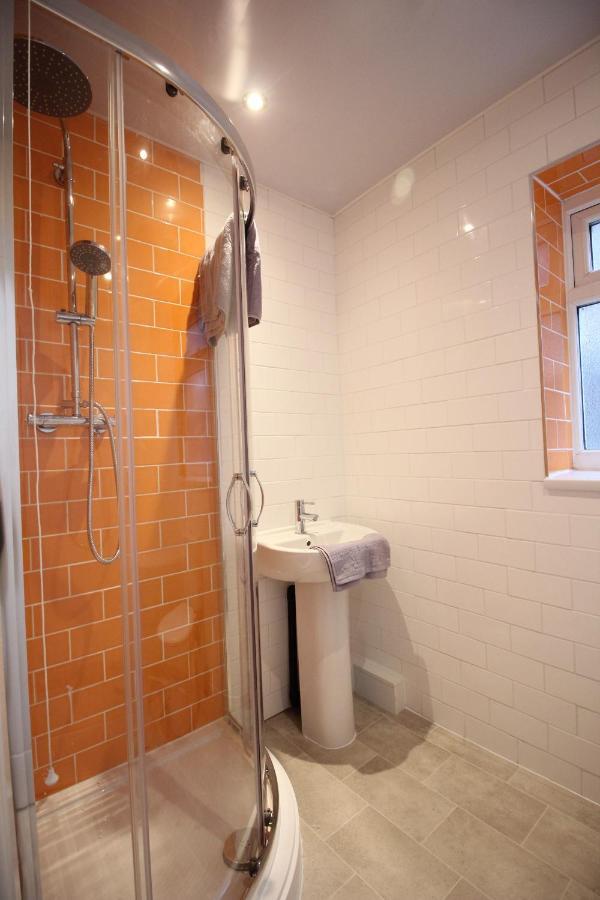 Media Manor - Fully Refurbished In 2022 - Large 6 Bedrooms, 3 Bathrooms Plus Media Games Room Blackpool Exteriör bild